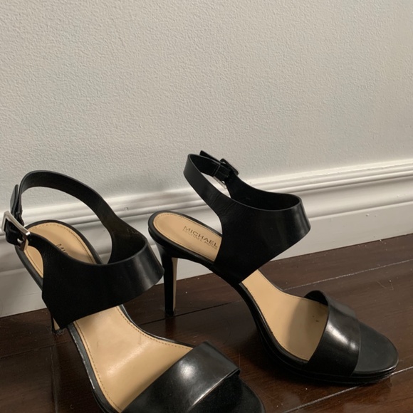 Michael Kors Platform Sandal - Picture 5 of 5